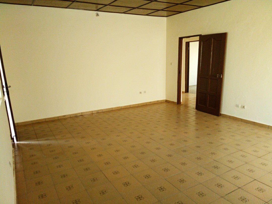 N° 4212 :
                            Villa à louer , Agoe, Lome, Togo : 100 000 XOF/mois