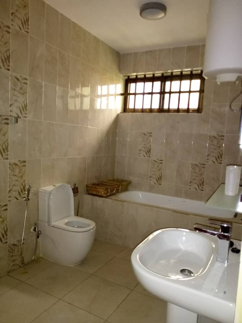 N° 4411 :
                            Villa meublée à louer , Baguida, Lome, Togo : 1 200  000 XOF/mois