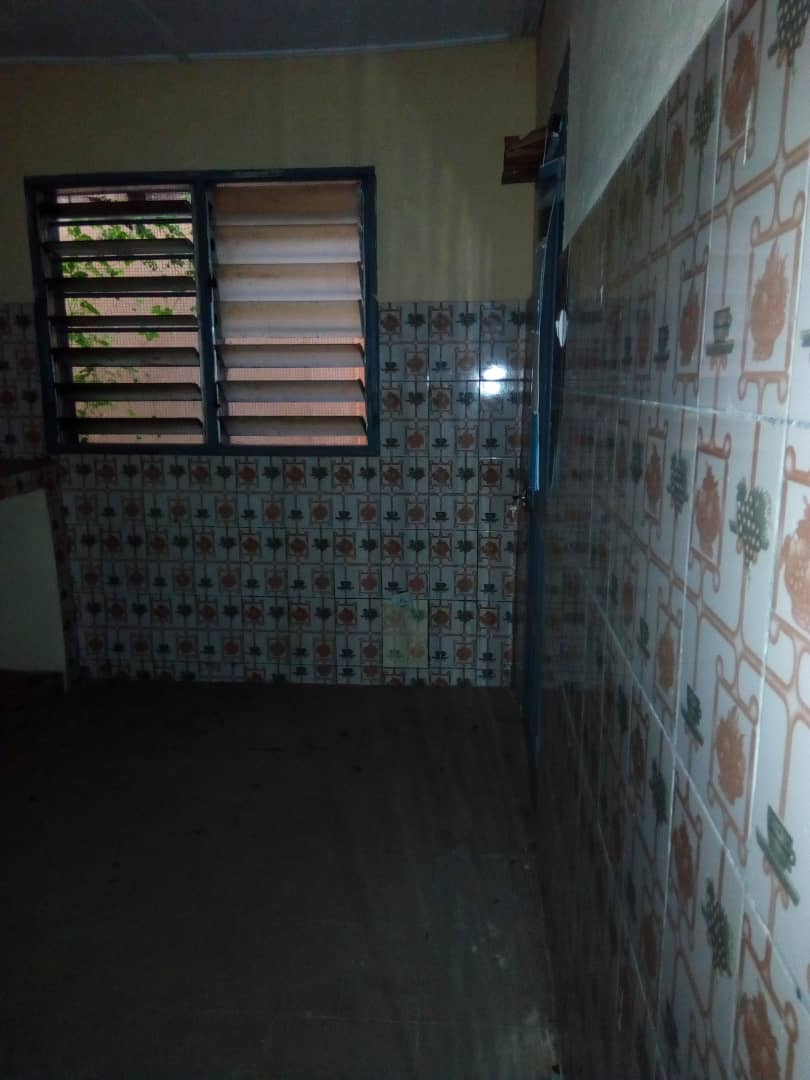 N° 4582 :
                            Villa à louer , Agoe, Lome, Togo : 60 000 XOF/mois