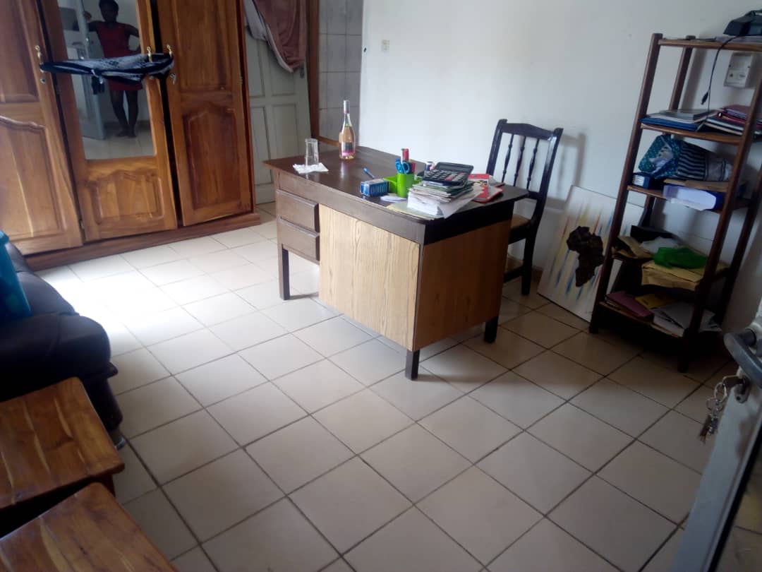 N° 4418 :
                            Bureau à louer , Avenou, Lome, Togo : 35 000 XOF/mois