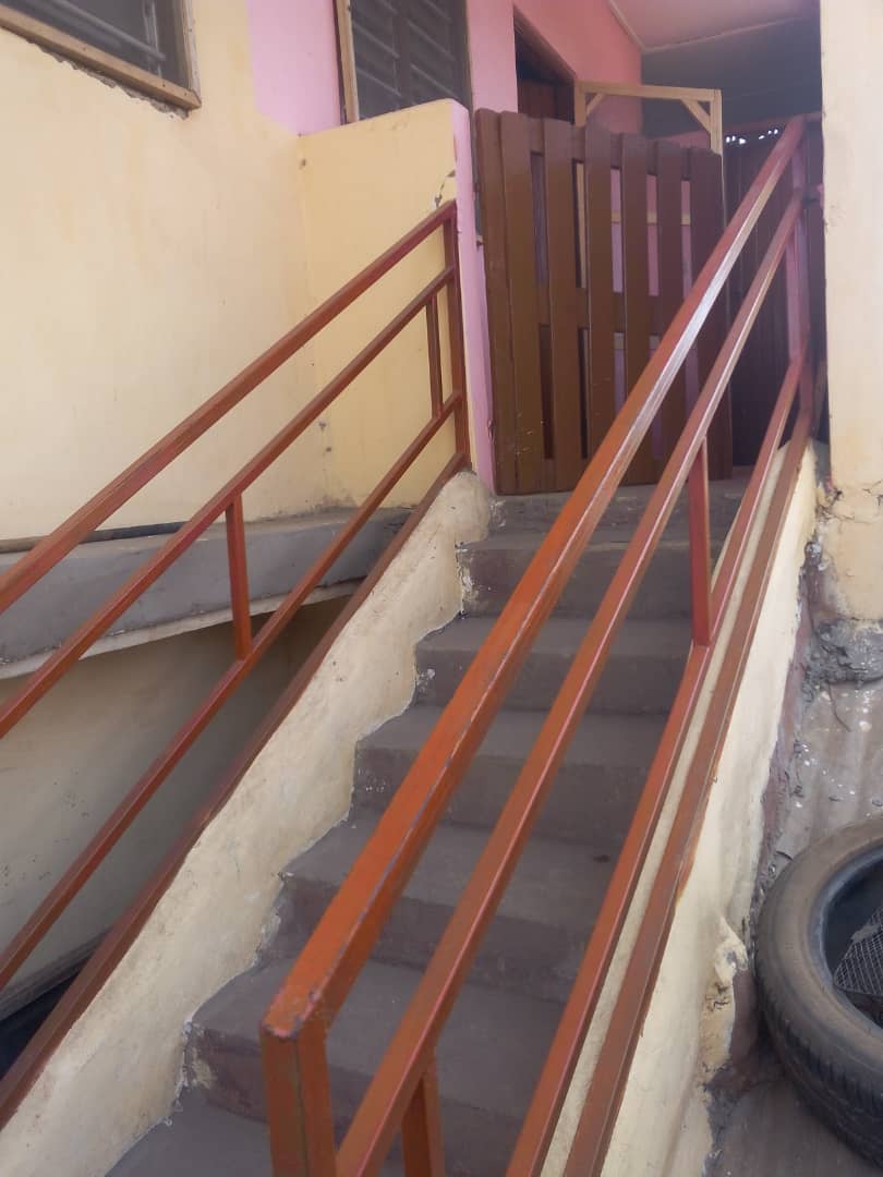N° 4496 :
                            Chambre salon à louer , Agbalepedo, Lome, Togo : 30 000 XOF/mois