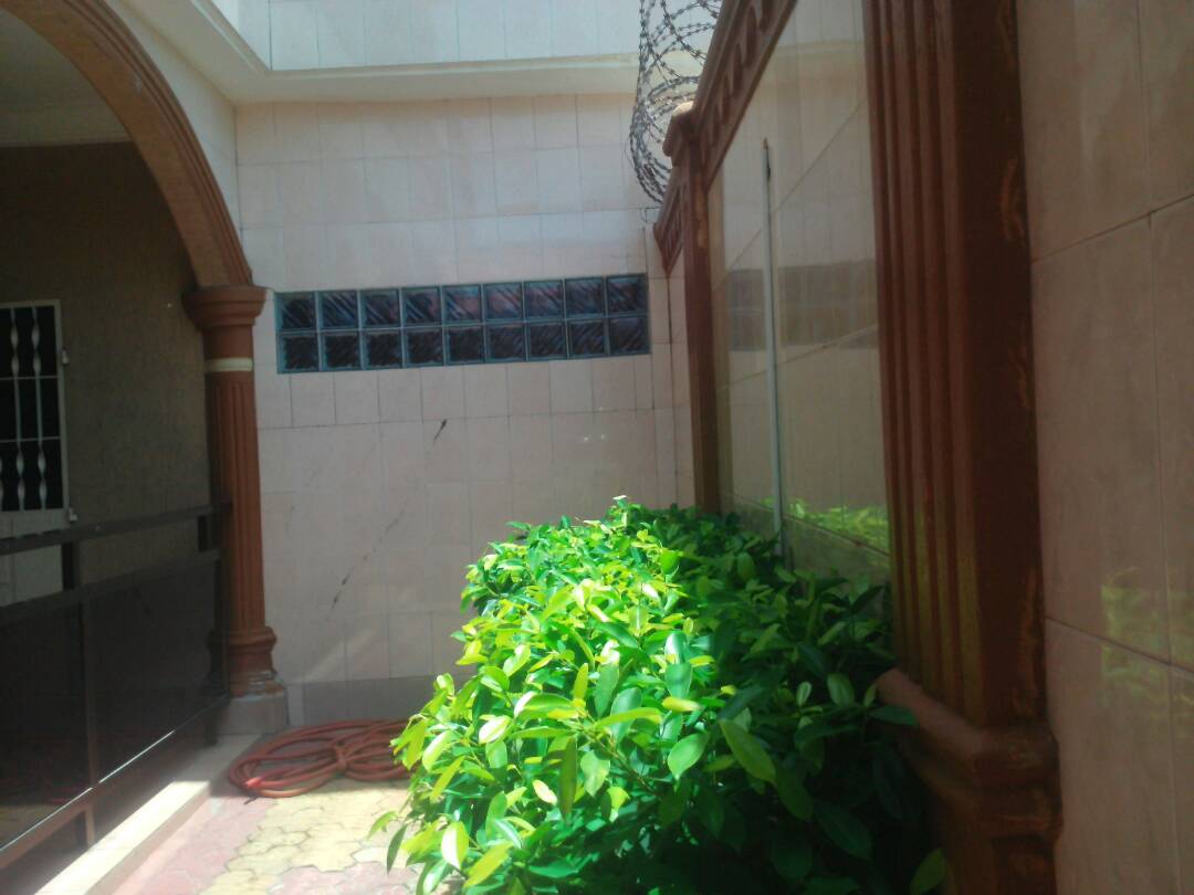 N° 4351 :
                            Appartement meublé à louer , Avepozo , Lome, Togo : 300 000 XOF/mois