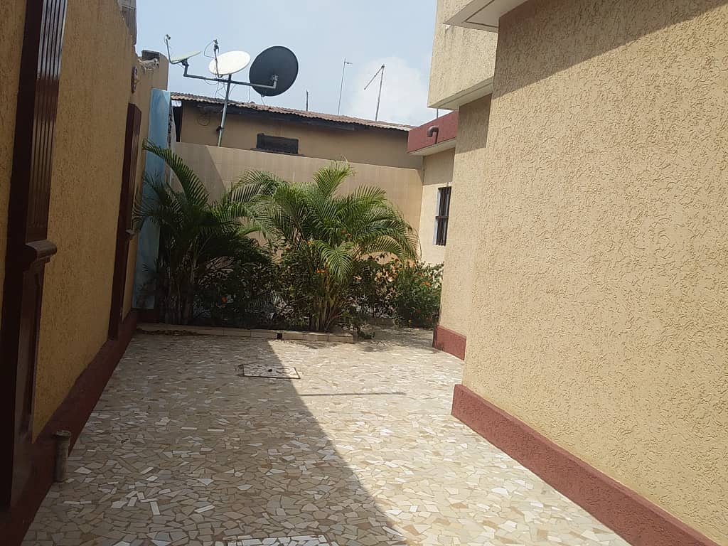 N° 4435 :
                            Villa à louer , Tokoin hopital, Lome, Togo : 400 000 XOF/mois