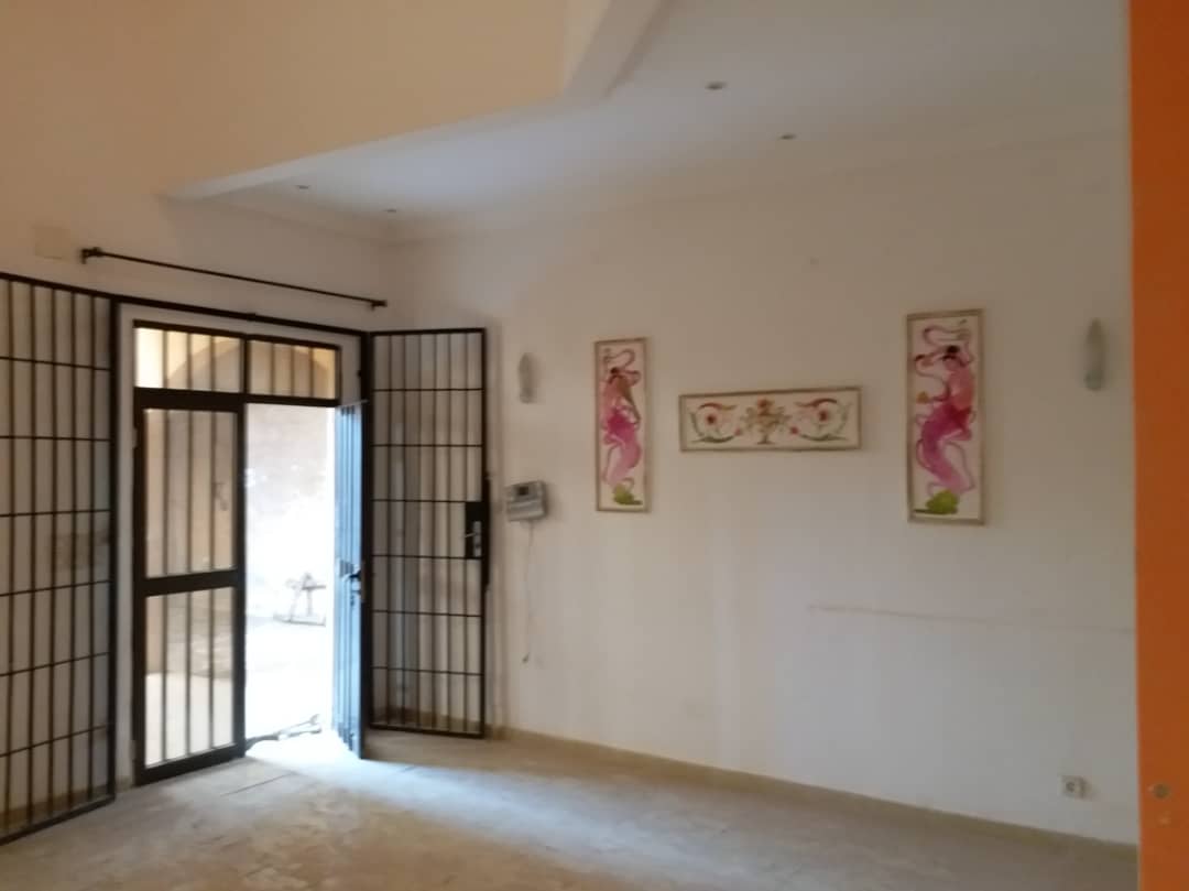 N° 4434 :
                            Villa à louer , Togo 2000, Lome, Togo : 450 000 XOF/mois