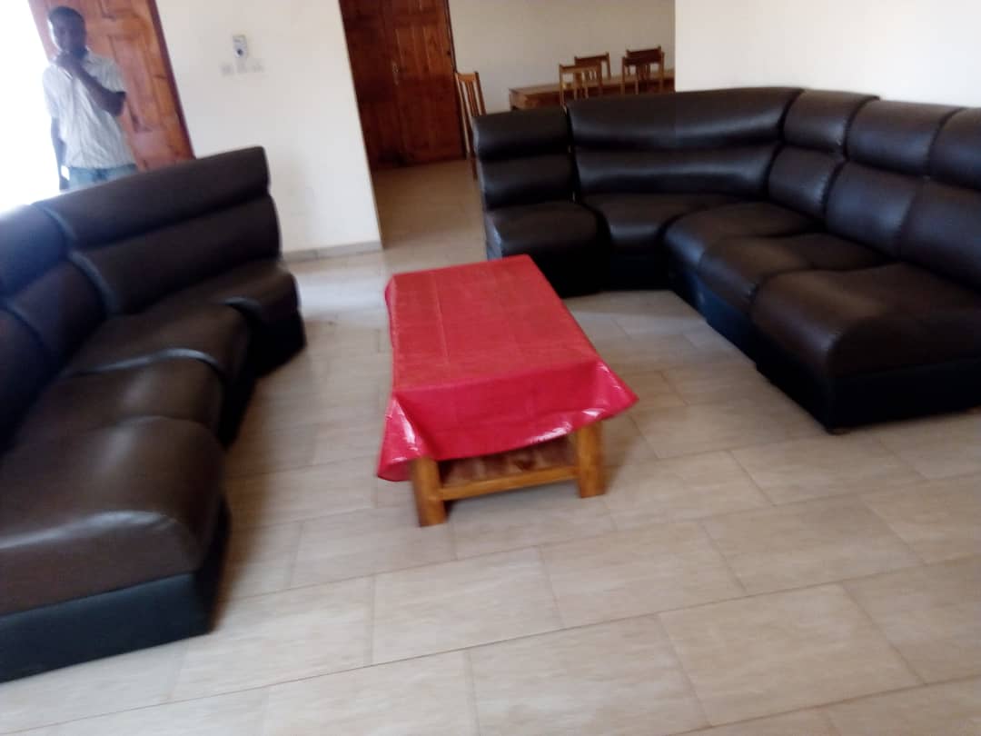 N° 4552 :
                            Appartement meublé à louer , Agoe, Lome, Togo : 400 000 XOF/mois