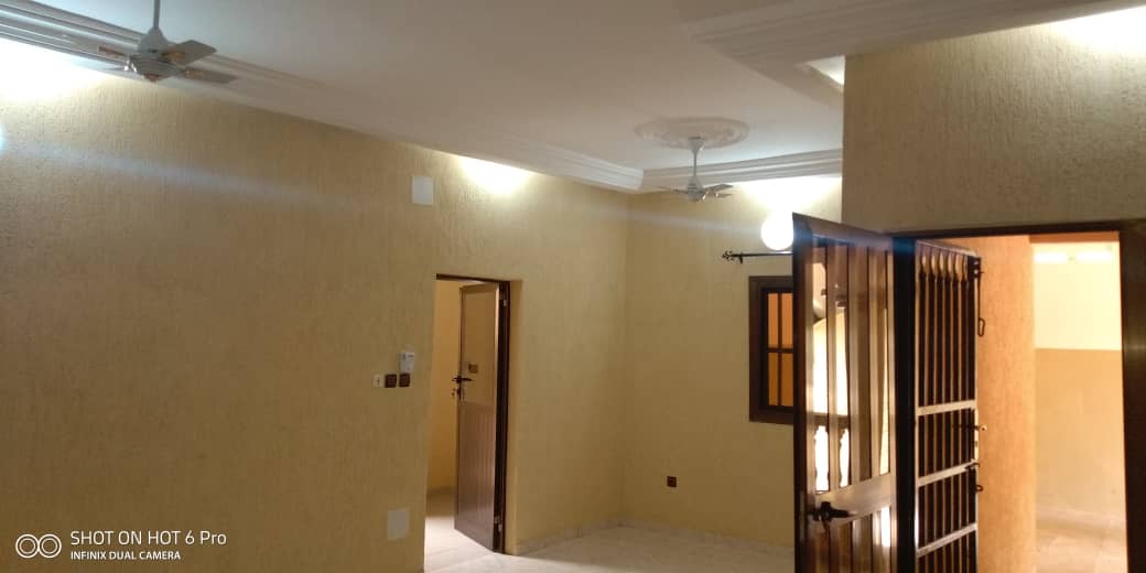 N° 4558 :
                            Villa à louer , Zanguera, Lome, Togo : 80 000 XOF/mois