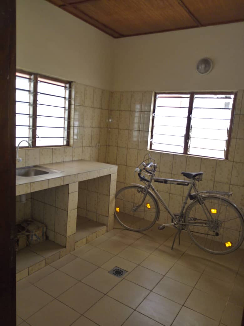 N° 4367 :
                            Villa à louer , Avenou, Lome, Togo : 120 000 XOF/mois