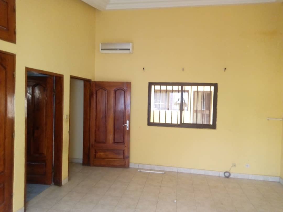 N° 4430 :
                            Villa à louer , Agbalepedo, Lome, Togo : 200 000 XOF/mois