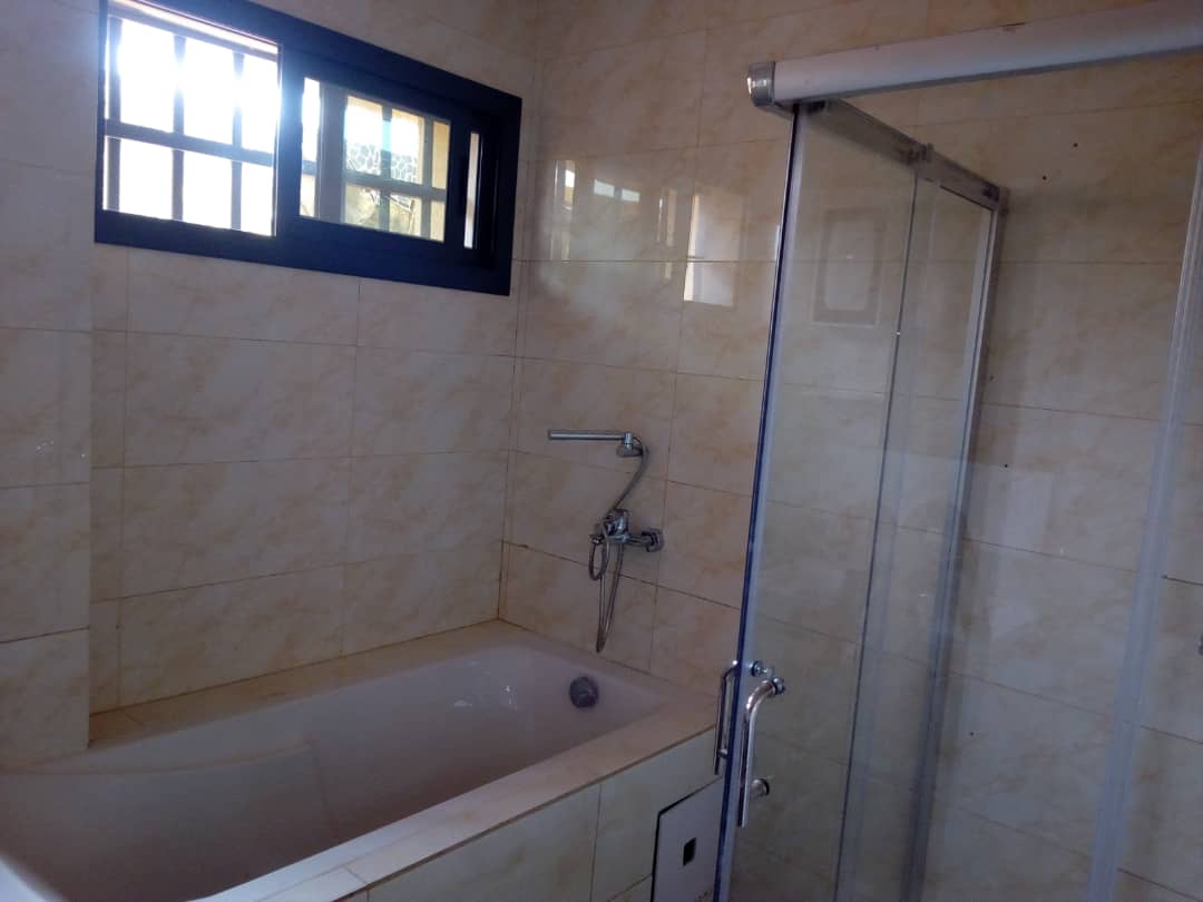 N° 4519 :
                            Villa à louer , Baguida, Lome, Togo : 1 000  000 XOF/mois