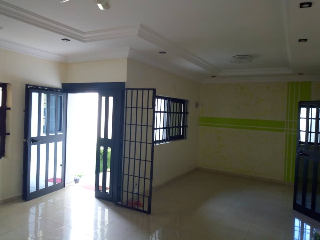 N° 4454 :
                            Villa à louer , Kohe, Lome, Togo : 300 000 XOF/mois