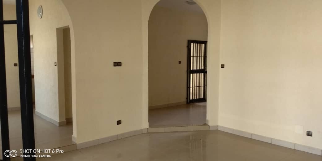 N° 4457 :
                            Villa à louer , Agoe, Lome, Togo : 180 000 XOF/mois