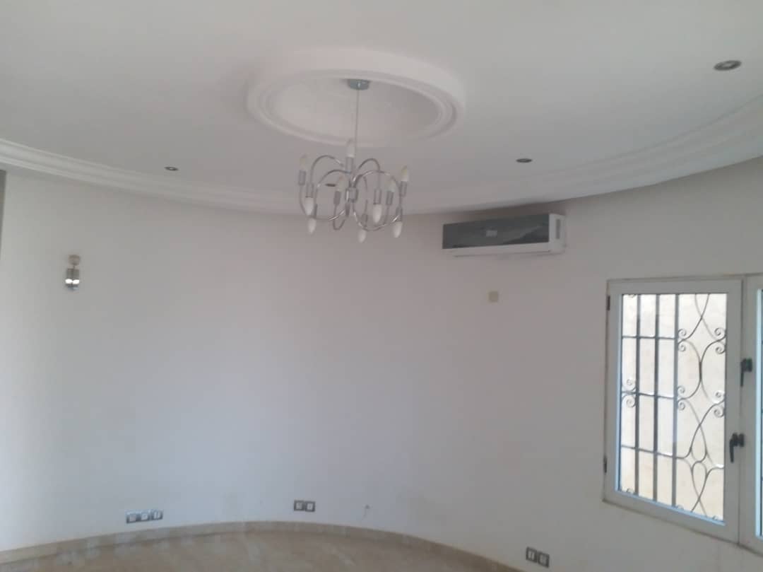 N° 4421 :
                            Villa à louer , Kegue, Lome, Togo : 200 000 XOF/mois