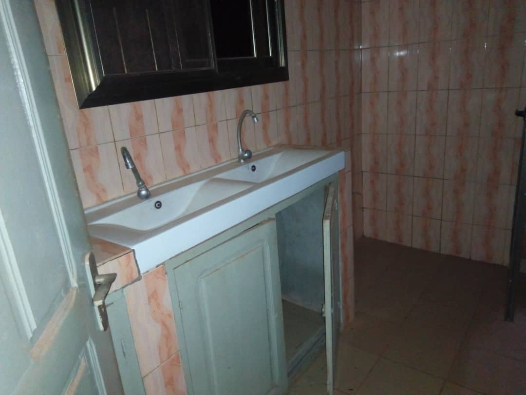 N° 4410 :
                            Villa à louer , Agoe assiyeye, Lome, Togo : 150 000 XOF/mois
