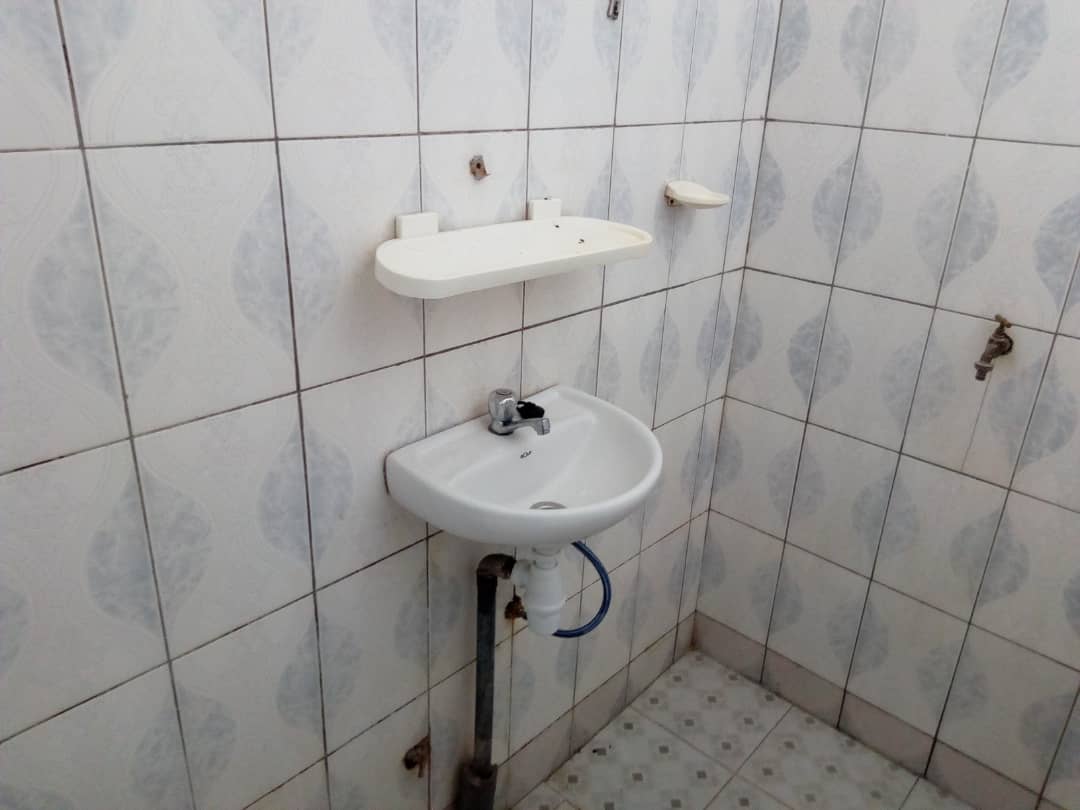 N° 4332 :
                            Appartement à louer , Avedji, Lome, Togo : 50 000 XOF/mois