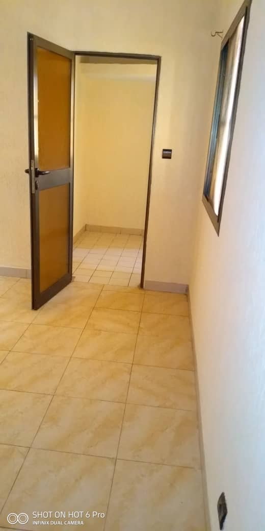 N° 4457 :
                            Villa à louer , Agoe, Lome, Togo : 180 000 XOF/mois