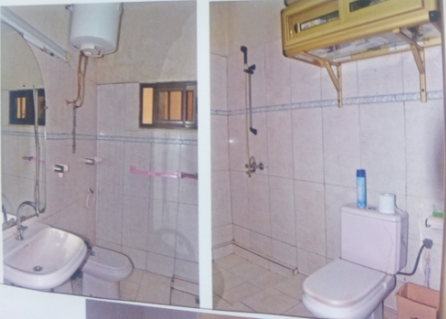 N° 4704 :
                            Immeuble commercial à louer , Agbalepedogan , Lome, Togo : 1 500  000 XOF/mois