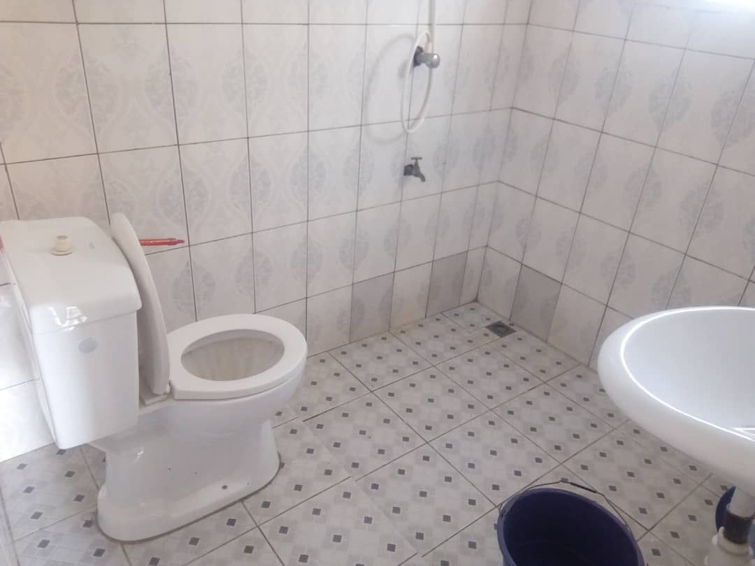N° 4417 :
                            Bureau à louer , Avenou, Lome, Togo : 30 000 XOF/mois