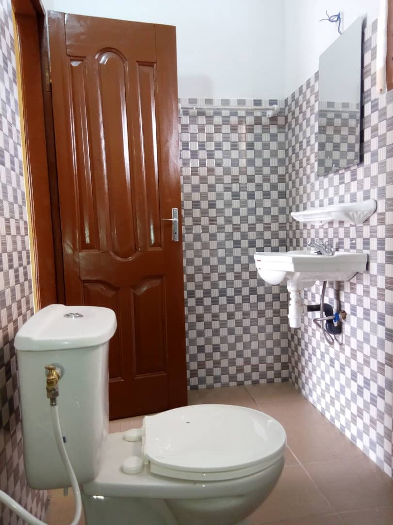 N° 4323 :
                            Chambre à louer , Adidogome, Lome, Togo : 20 000 XOF/mois