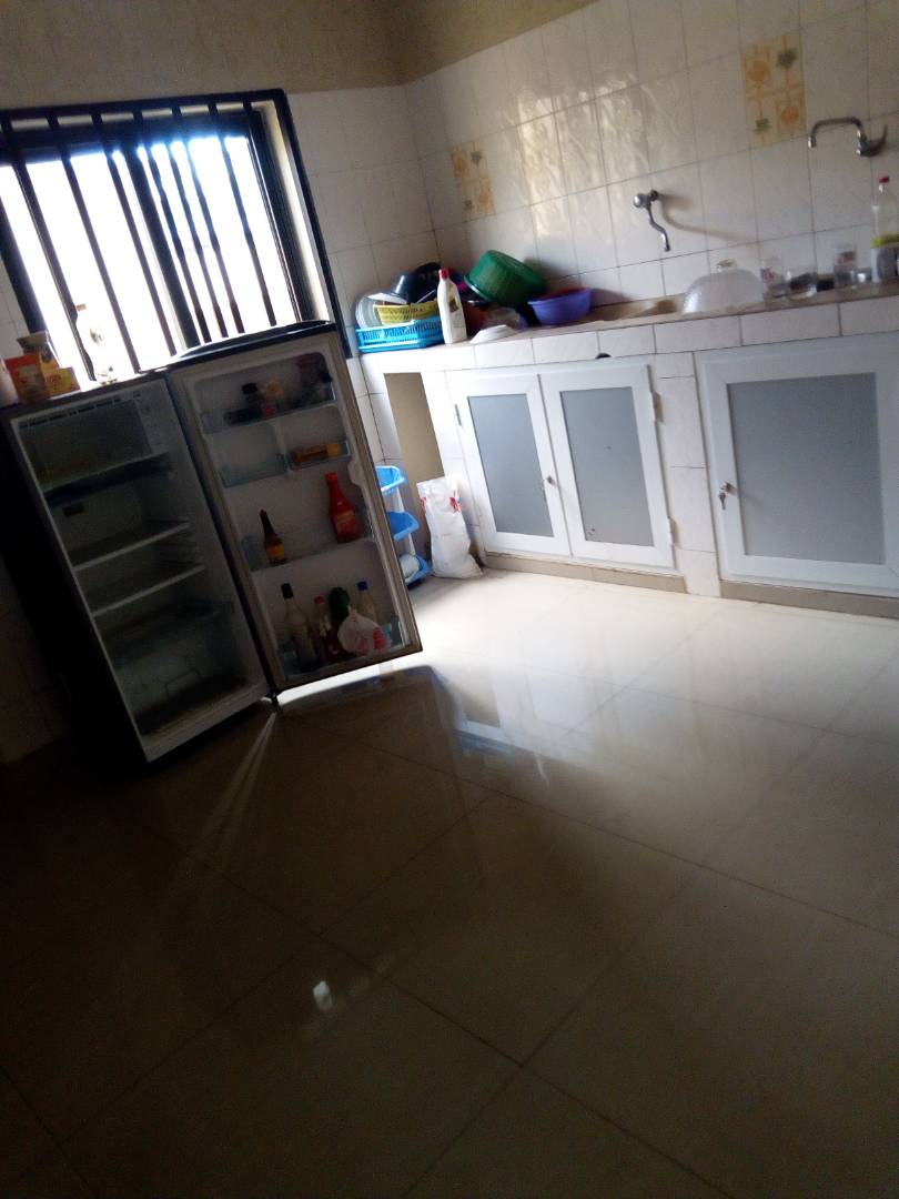 N° 4329 :
                            Villa à louer , Agoe, Lome, Togo : 200 000 XOF/mois