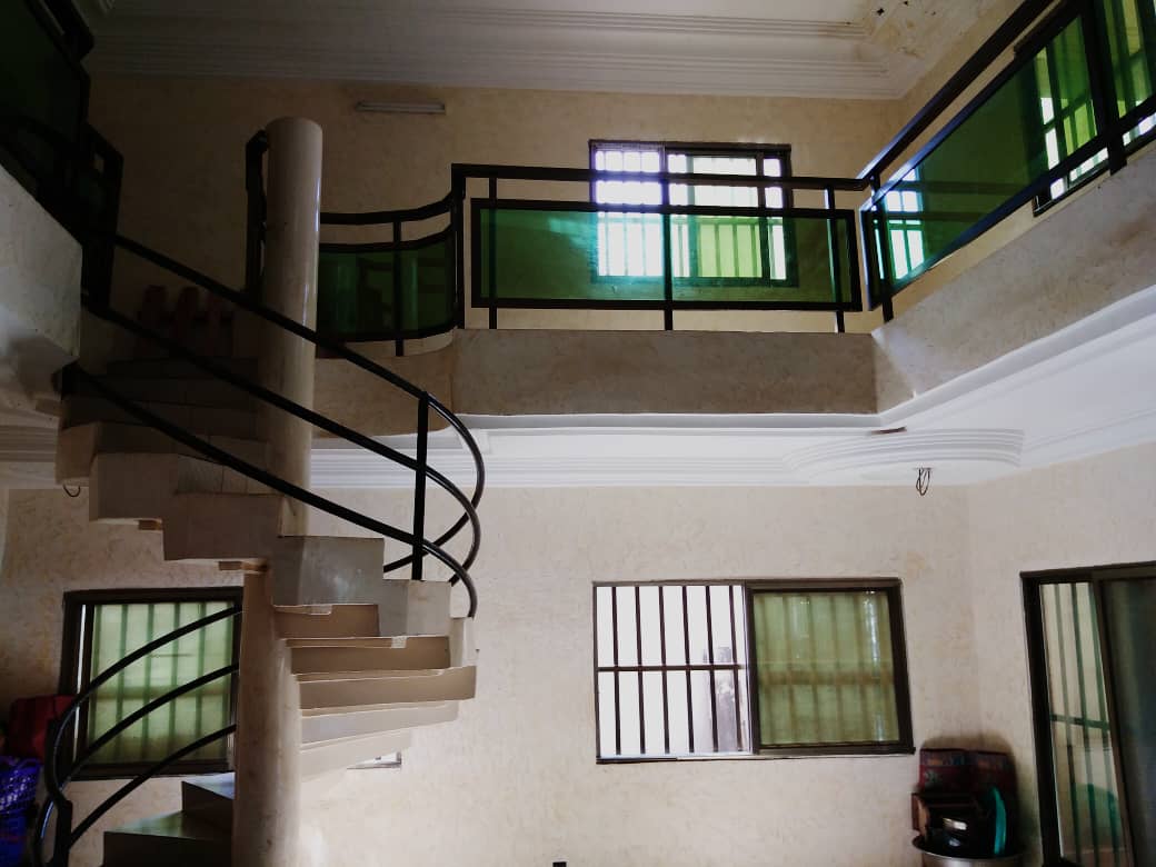 N° 4899 :
                            Villa à louer , Agoe, Lome, Togo : 400 000 XOF/mois