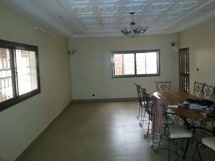 N° 4380 :
                            Villa à vendre , Agoe, Lome, Togo : 70 000  000 XOF/vie