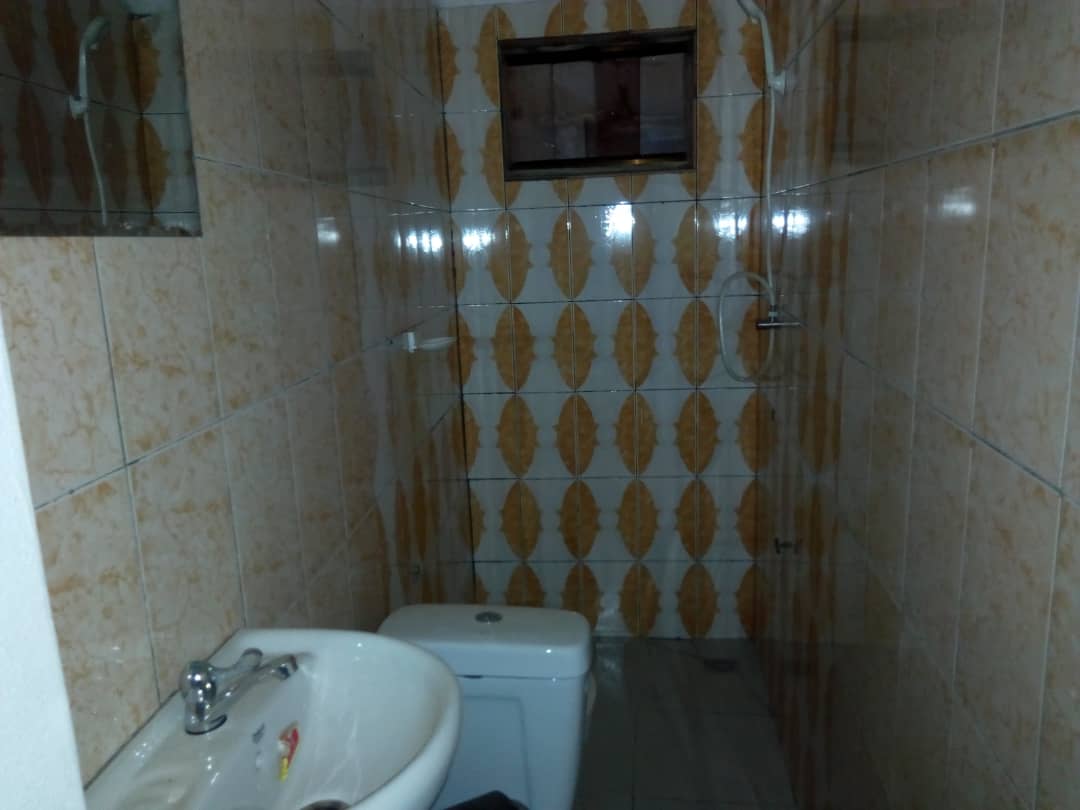 N° 4427 :
                            Chambre à louer , Agoe adjougba, Lome, Togo : 22 000 XOF/mois