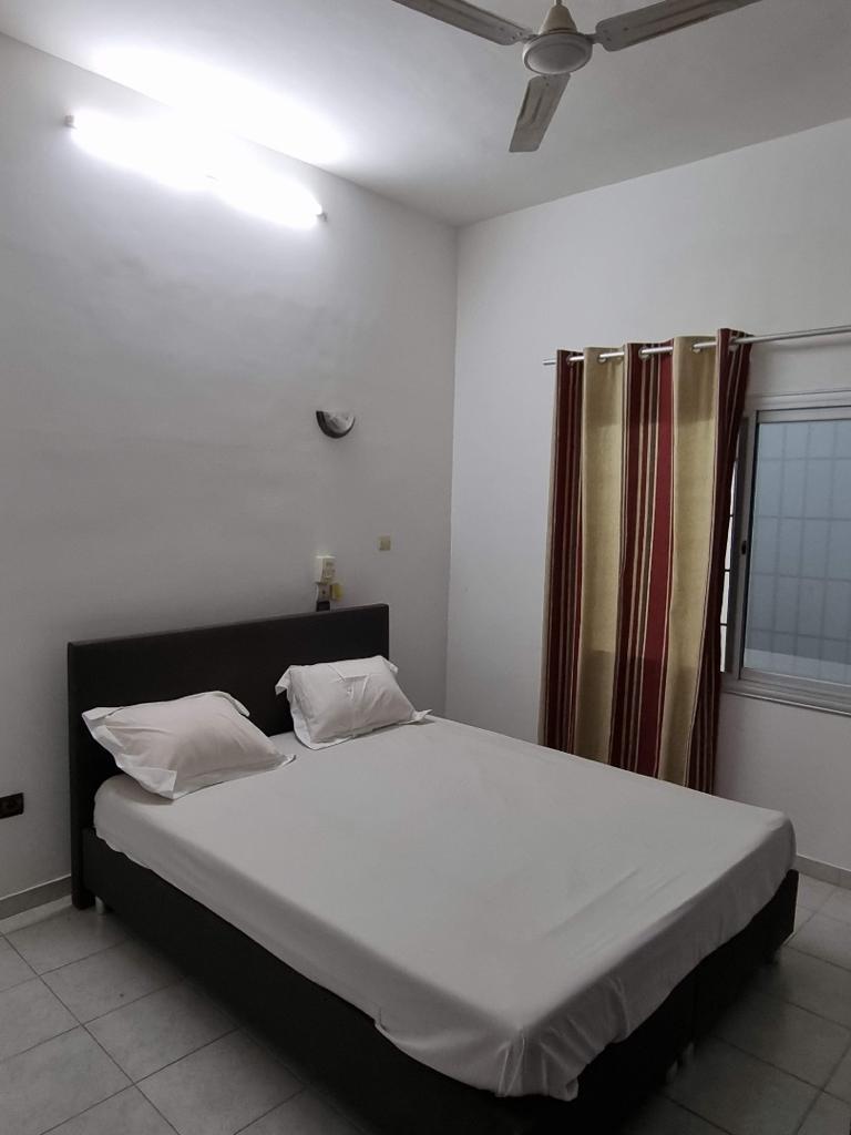 N° 5220 :
                            Villa meublée à louer , Kpogan non loin du goudron, Lome, Togo : 800 000 XOF/mois