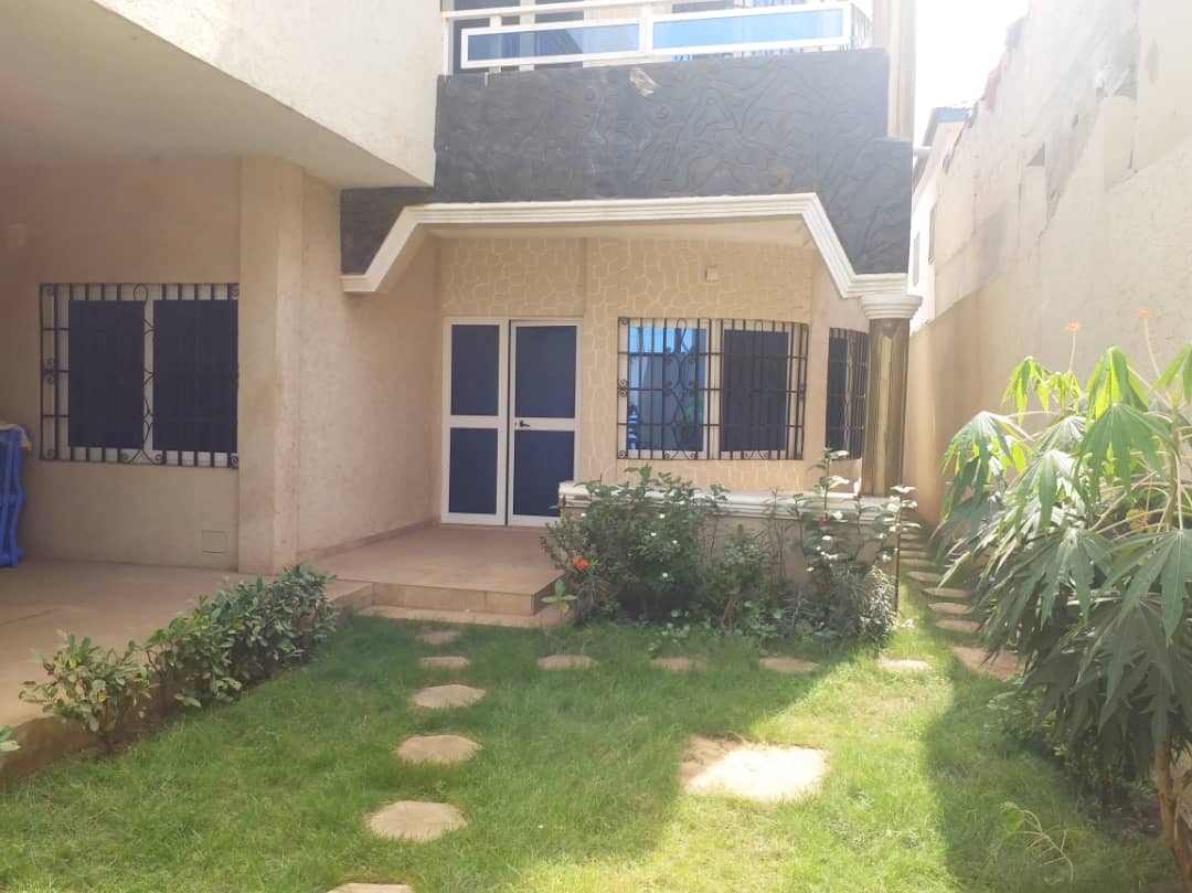 N° 4421 :
                            Villa à louer , Kegue, Lome, Togo : 200 000 XOF/mois