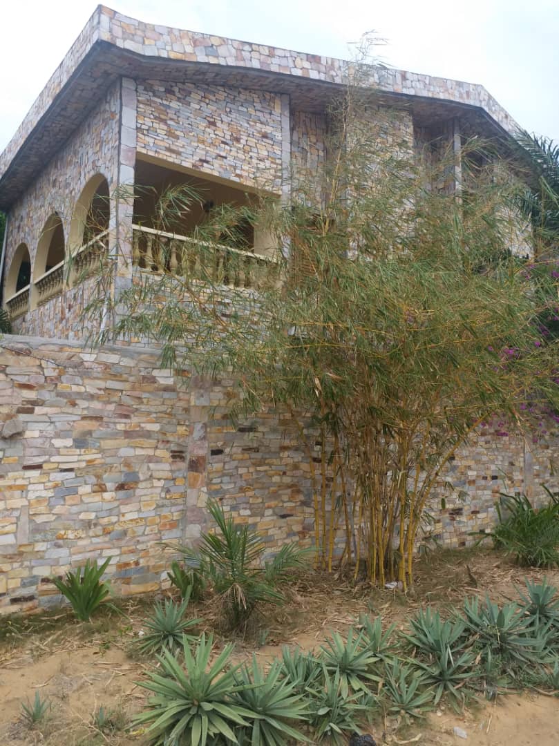 N° 4467 :
                            Villa à louer , Kpogan, Lome, Togo : 400 000 XOF/mois