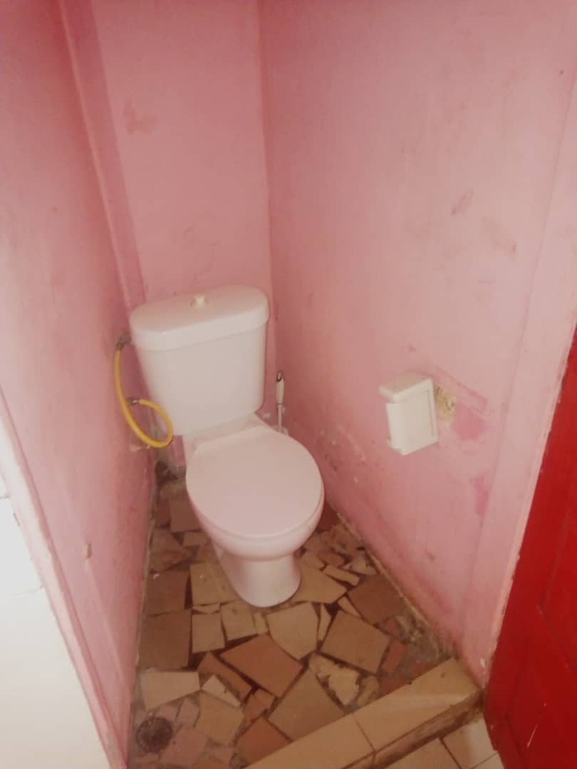 N° 4366 :
                            Boutique à louer , Adidogome, Lome, Togo : 75 000 XOF/mois