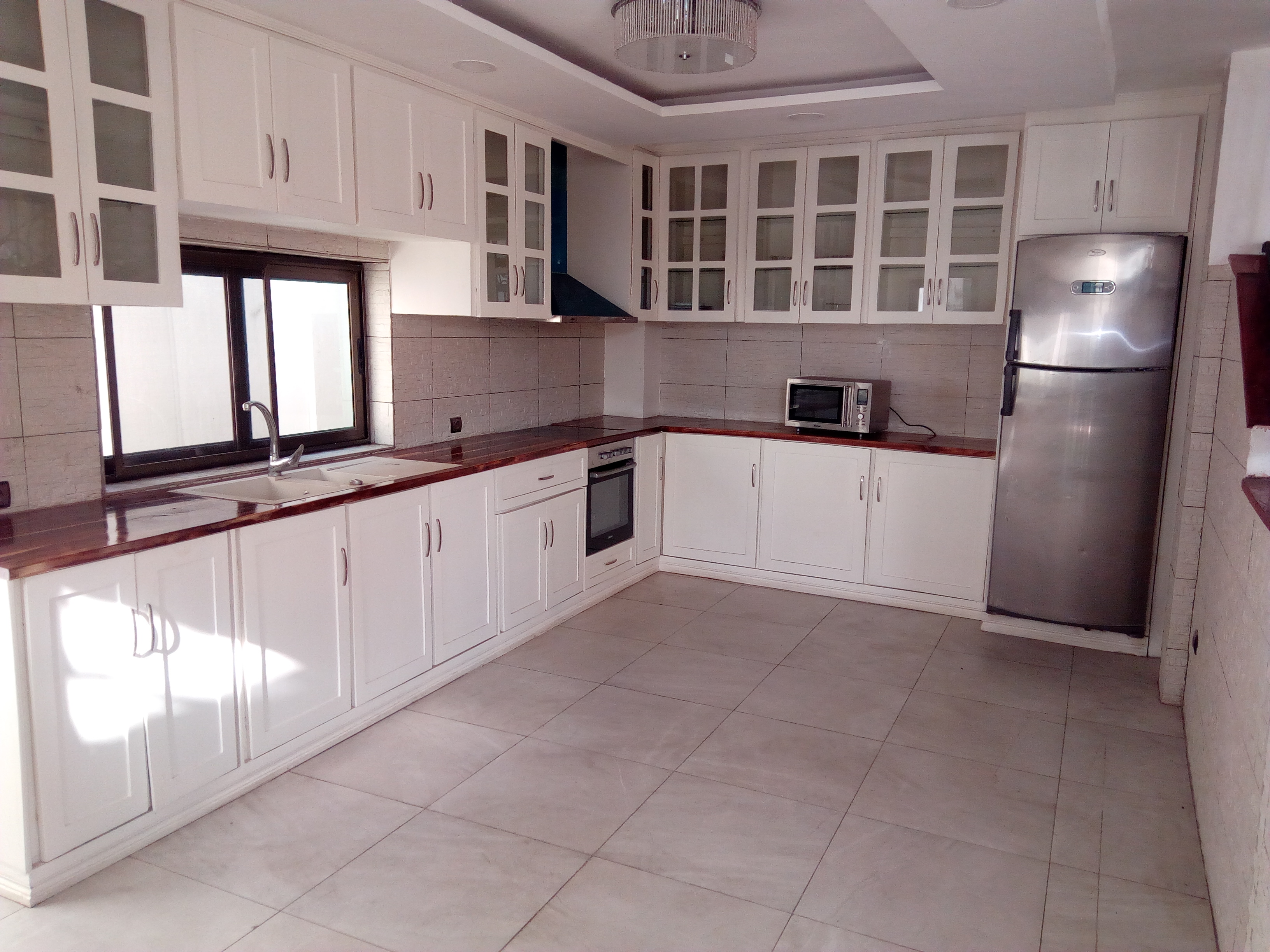 N° 4327 :
                            Villa à louer , Akodessewa, Lome, Togo : 1 500  000 XOF/mois