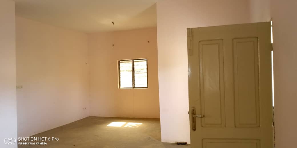 N° 4456 :
                            Villa à vendre , Adidogome, Lome, Togo : 20 000  000 XOF/vie