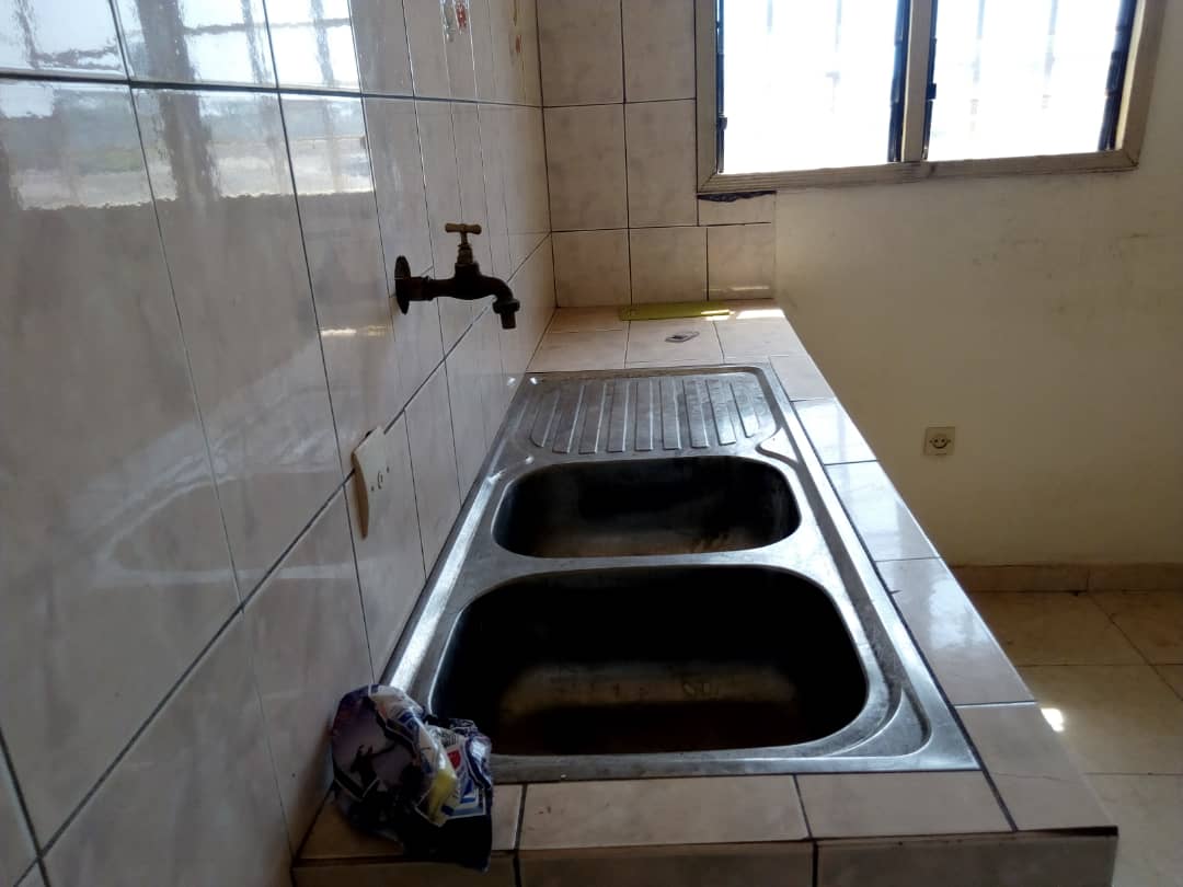 N° 4460 :
                            Appartement meublé à louer , Agoe, Lome, Togo : 150 000 XOF/mois