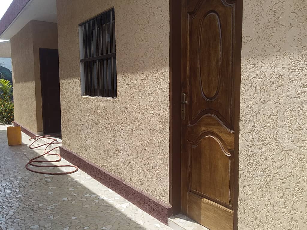 N° 4435 :
                            Villa à louer , Tokoin hopital, Lome, Togo : 400 000 XOF/mois
