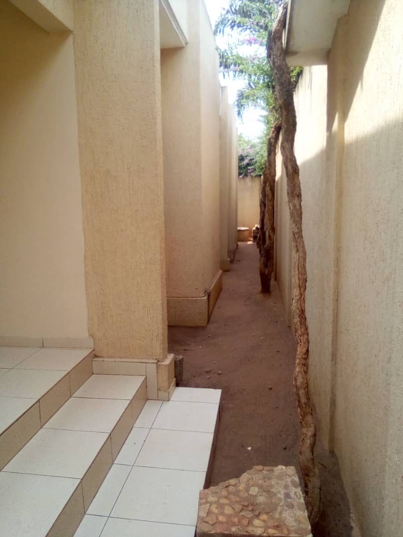 N° 4446 :
                            Villa à vendre , Wonyome, Lome, Togo : 100 000  000 XOF/vie