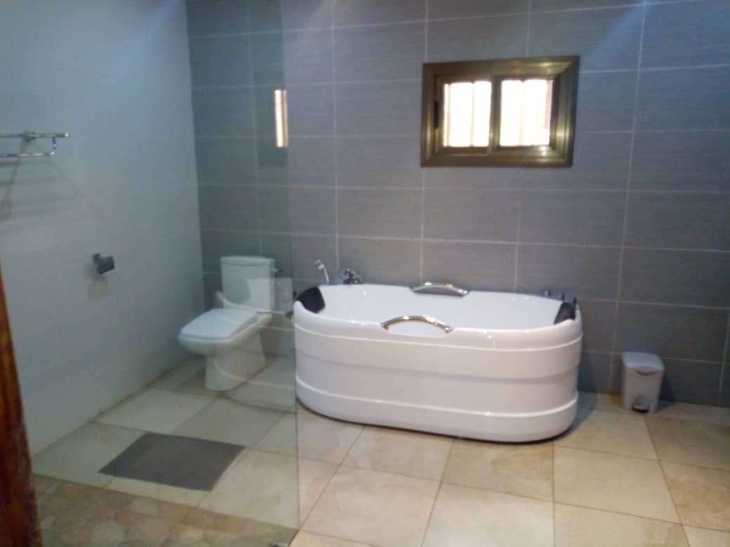 N° 4484 :
                            Villa à louer , Forever, Lome, Togo : 600 000 XOF/mois