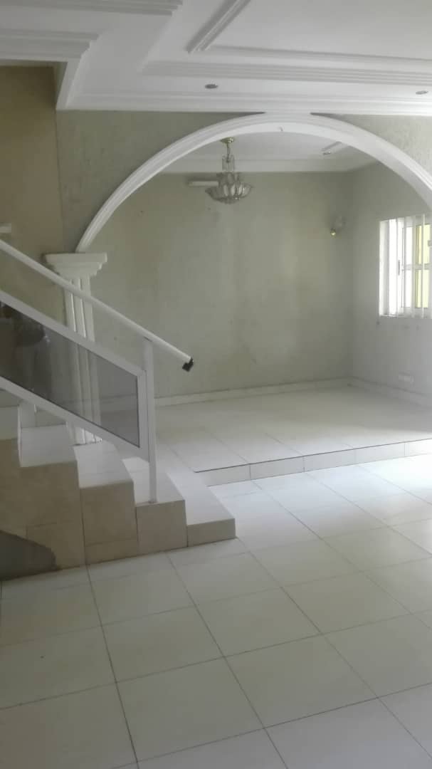 N° 4681 :
                            Villa à louer , Avedji, Lome, Togo : 250 000 XOF/mois