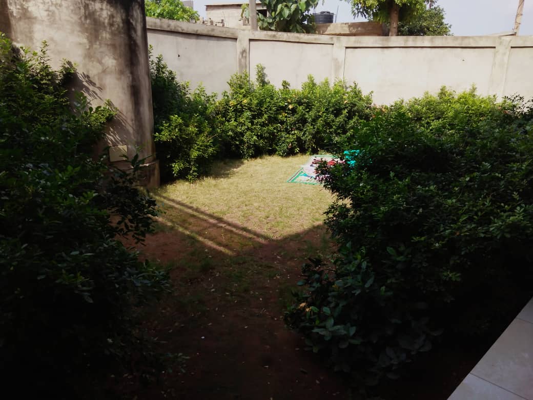 N° 4900 :
                            Villa à louer , Agoe, Lome, Togo : 400 000 XOF/mois
