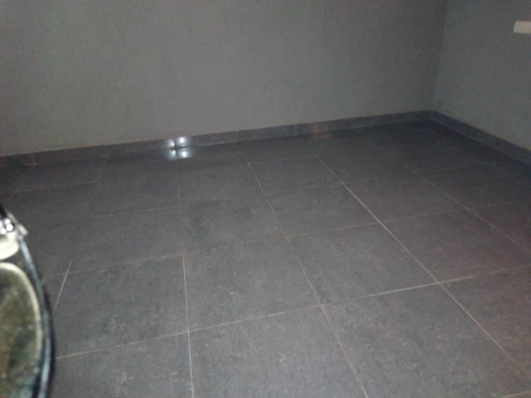 N° 4415 :
                            Chambre salon à louer , Agoe sogbossito, Lome, Togo : 30 000 XOF/mois