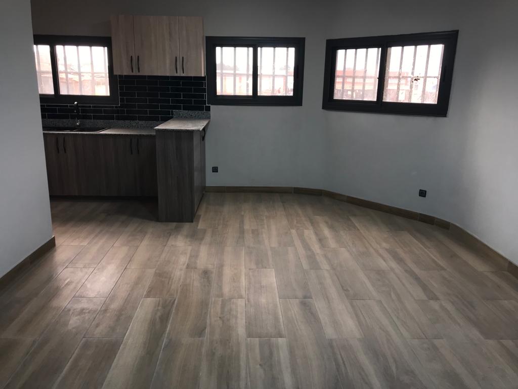 N° 5300 :
                            2 chambres salon à louer , Adewui, Lome, Togo : 300 000 XOF/mois