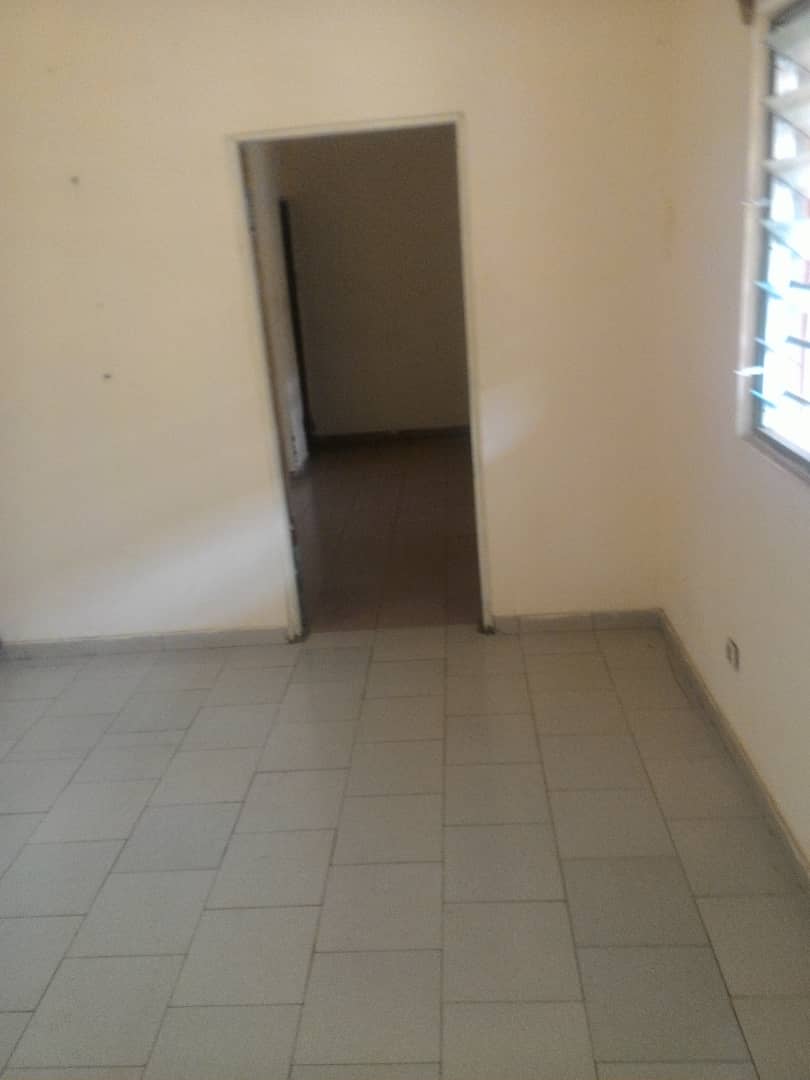 N° 4309 :
                            Chambre salon à louer , Avedji, Lome, Togo : 30 000 XOF/mois