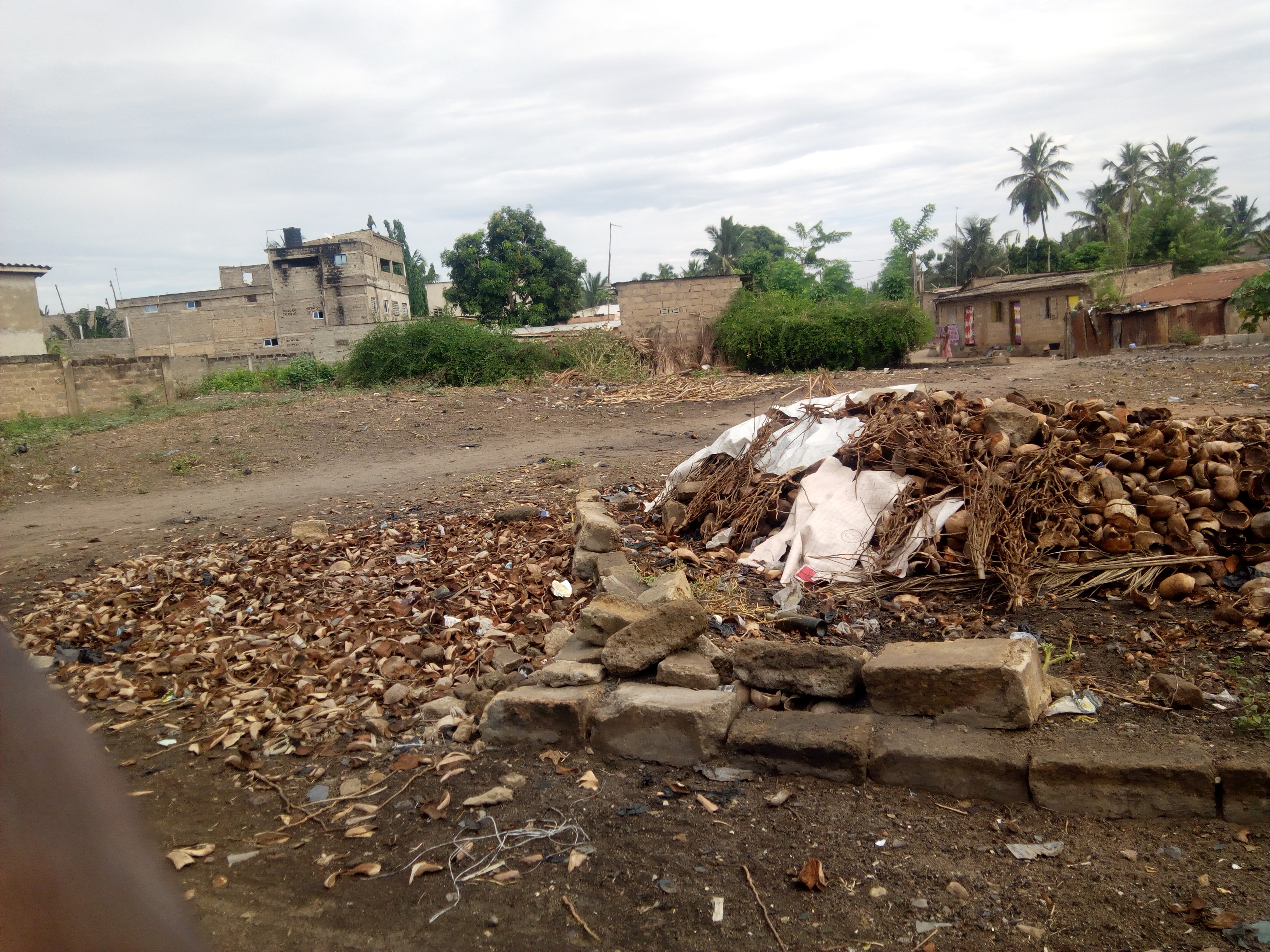 N° 4441 :
                            Terrain à vendre , Adidogome-soviepe, Lome, Togo : 7 000  000 XOF/vie