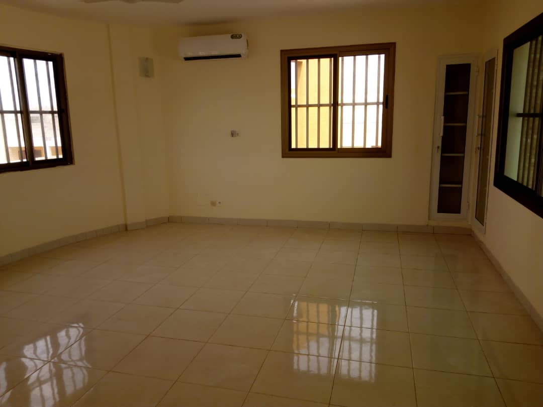 N° 4518 :
                            Villa à louer , Baguida, Lome, Togo : 1 100  000 XOF/mois