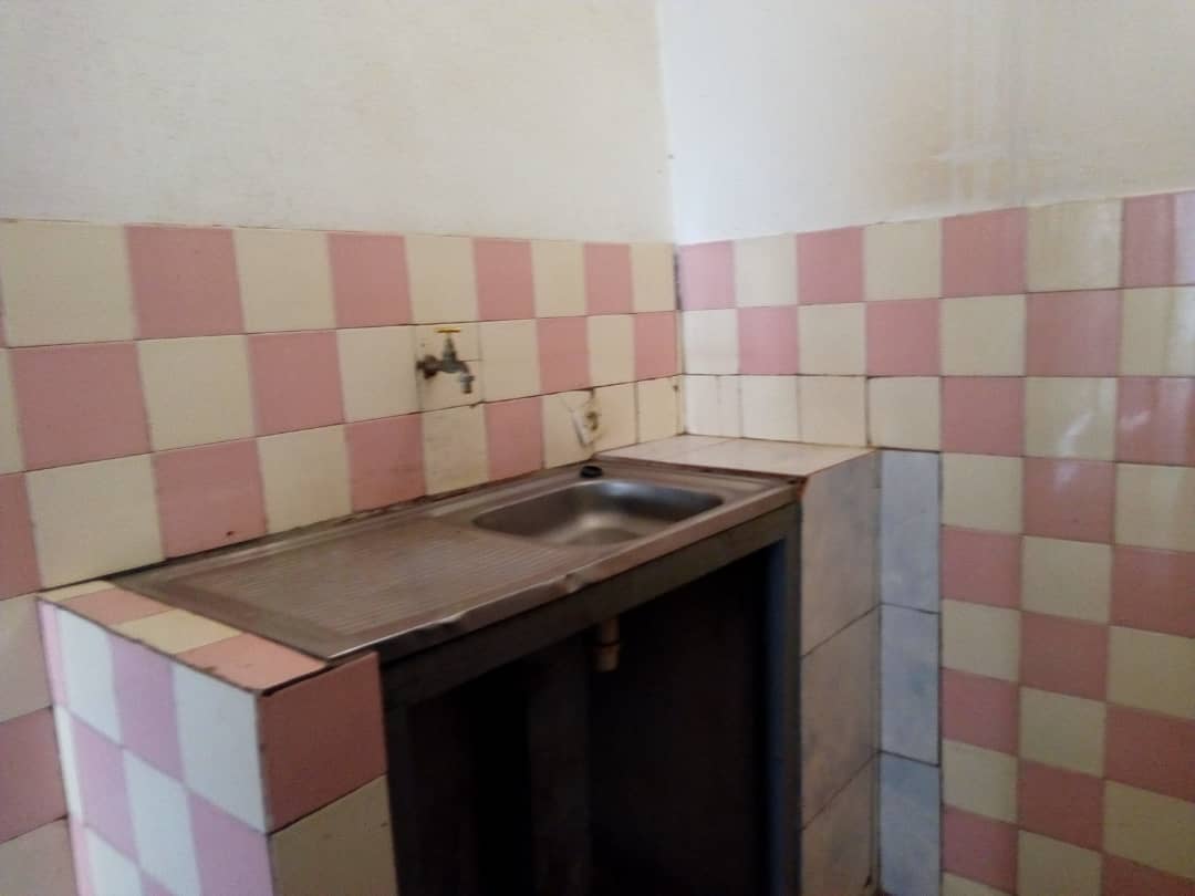 N° 4462 :
                            Chambre salon à louer , Agoe, Lome, Togo : 25 000 XOF/mois