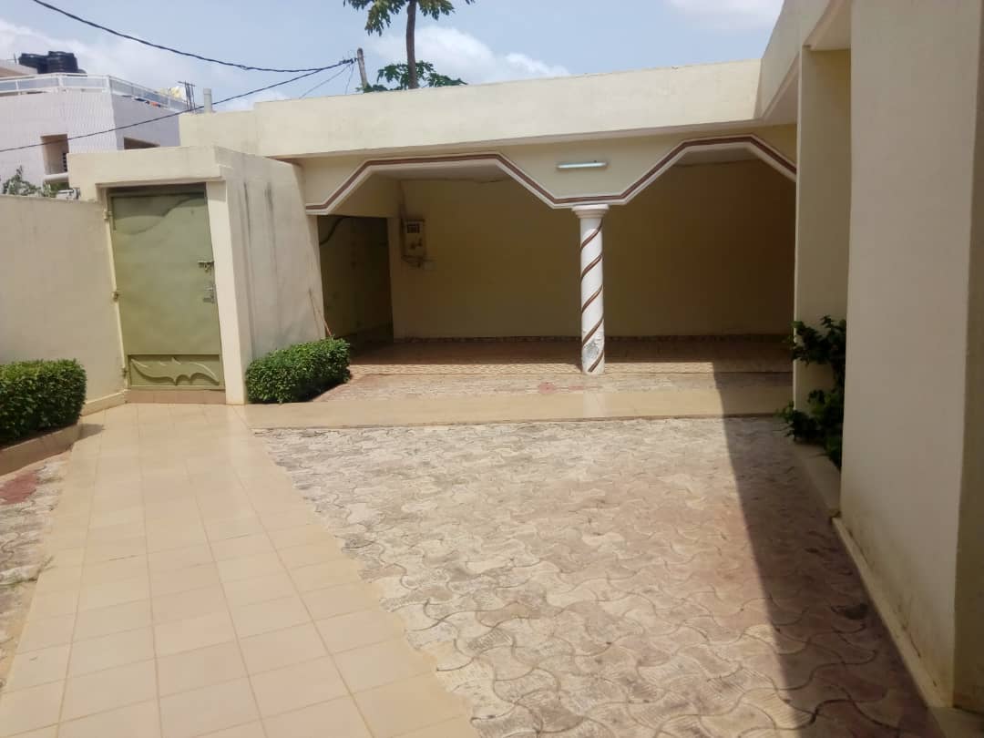 N° 4469 :
                            Villa à louer , Agoe, Lome, Togo : 180 000 XOF/mois