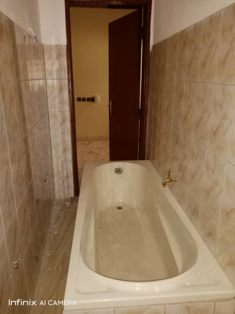 N° 5398 :
                            Villa à louer , Totsi , Lome, Togo : 300 000 XOF/mois