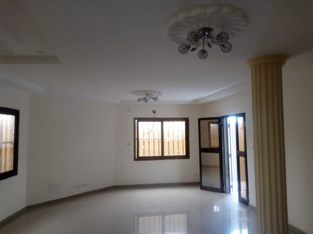 N° 4360 :
                            Villa à louer , Adjinomoto, Lome, Togo : 600 000 XOF/mois