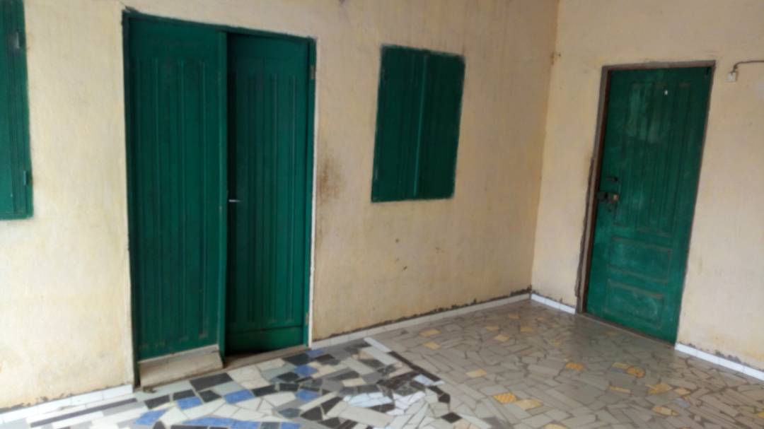 N° 4590 :
                            Maison à vendre , Zebevi, Aneho, Togo : 15 000  000 XOF/vie