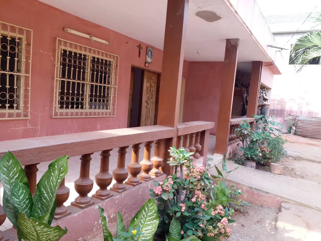 N° 4431 :
                            Villa à vendre , Hedzranawoe, Lome, Togo : 50 000  000 XOF/vie
