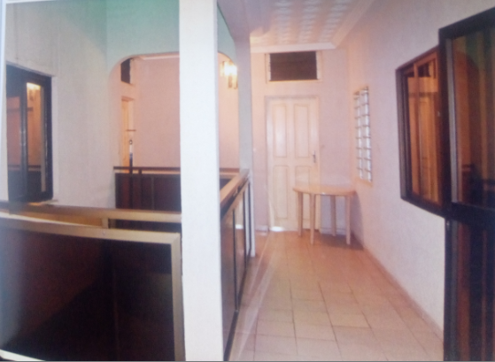 N° 4704 :
                            Immeuble commercial à louer , Agbalepedogan , Lome, Togo : 1 500  000 XOF/mois